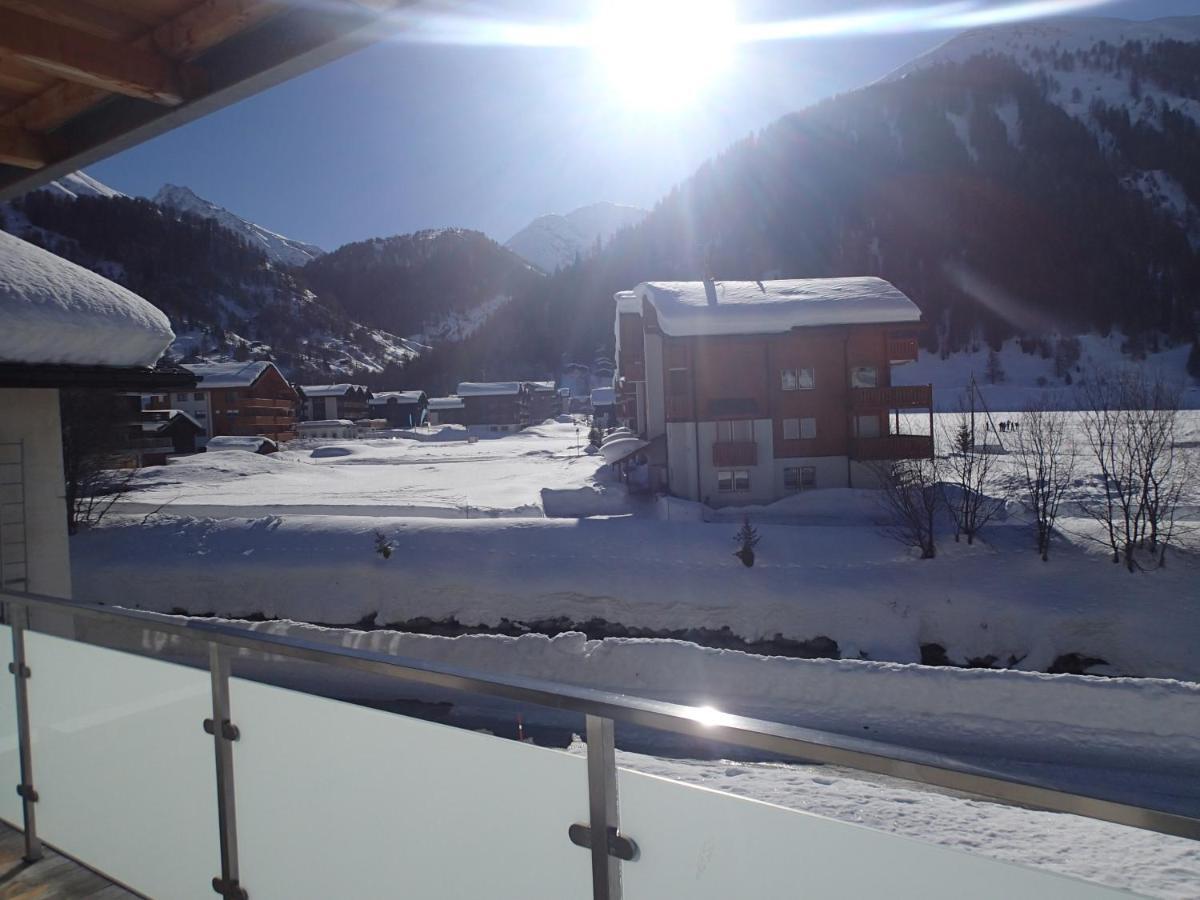 Hotel Furka Oberwald Rum bild